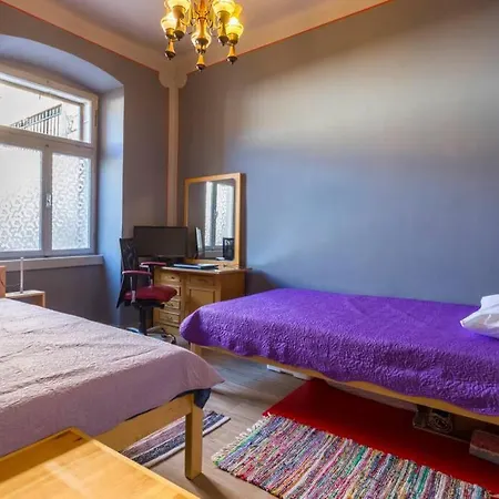 Excellent-centralocated-renovated-2bdr Apartment *