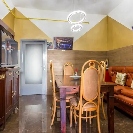 Excellent-centralocated-renovated-2bdr *