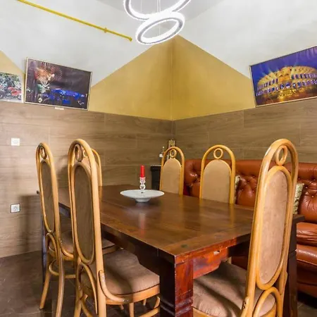 Excellent-centralocated-renovated-2bdr